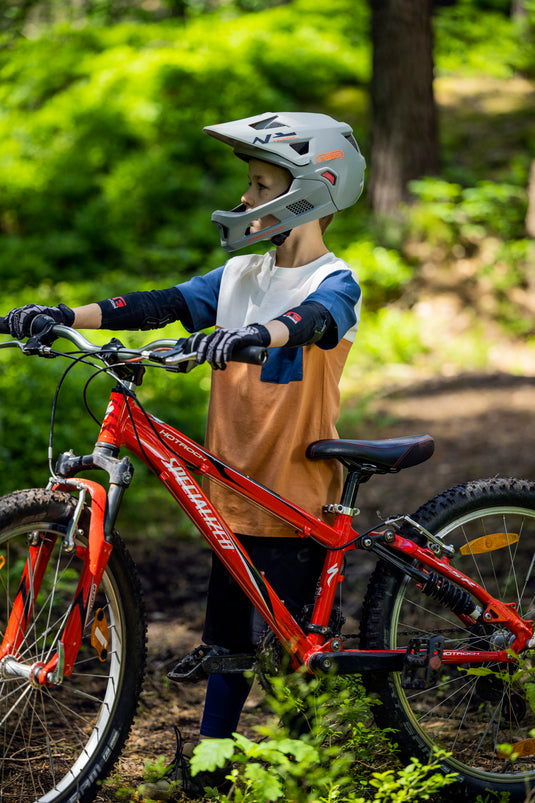 A HELMET FOR COURAGEOUS KIDS