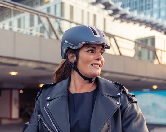 female cyclst wearing midnight blue ABUS HUD-Y helmet