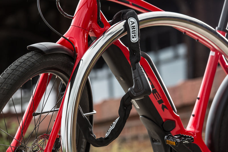 Load image into Gallery viewer, Steel-o-chain 9809 locking red e-bike to bike rack #color_black
