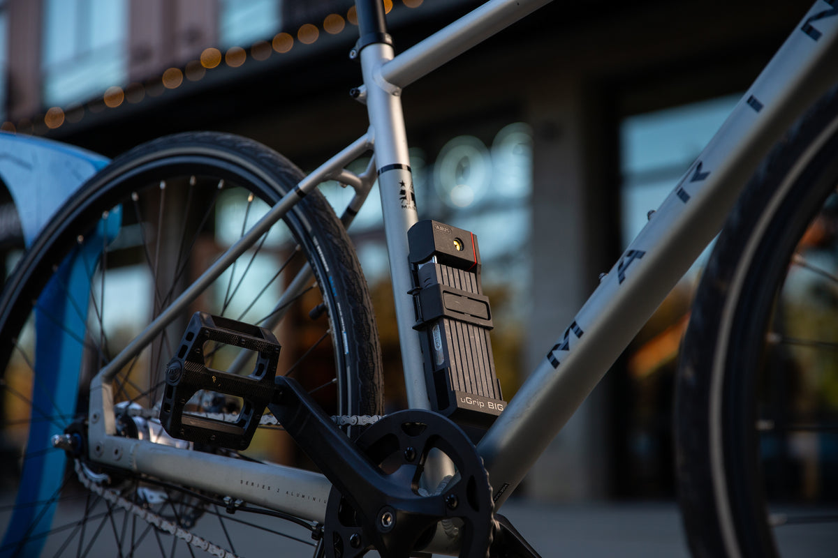 ABUS Bordo 5700 in bracket attached to bicycle