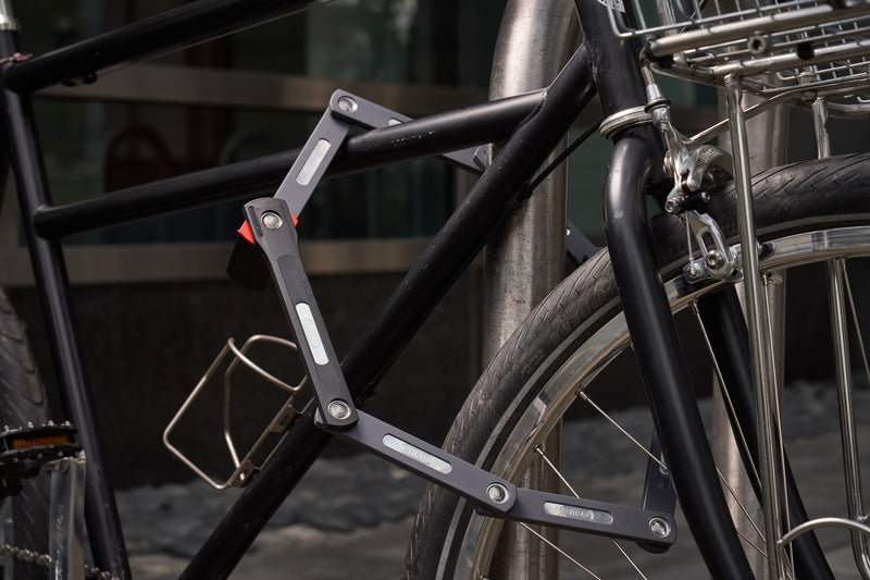 Load image into Gallery viewer, black bicycle secured to rack with ABUS Bordo 5700 #size_100cm
