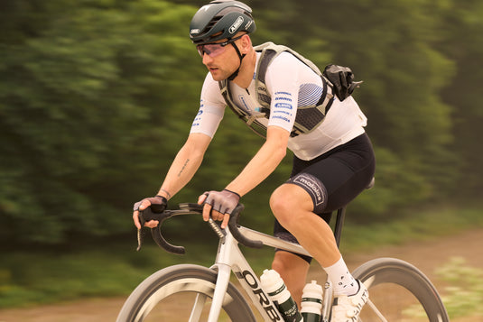 gravel cyclsit wearing black ABUS GameChanger 2.0 helmet