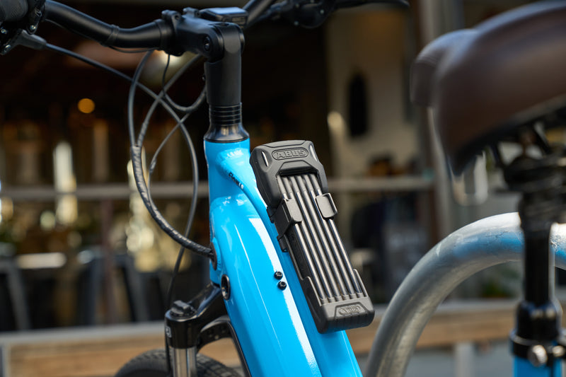 Load image into Gallery viewer, ABUS Bordo 6000K in bracket on blue bicycle #size_90cm

